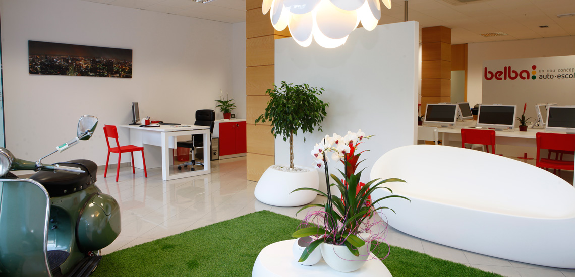 Entrada de la autoescuela Belba cerca de la UJI