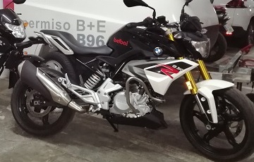 Moto BMW para sacarse el carnet de moto A2 en autoescuela Belba